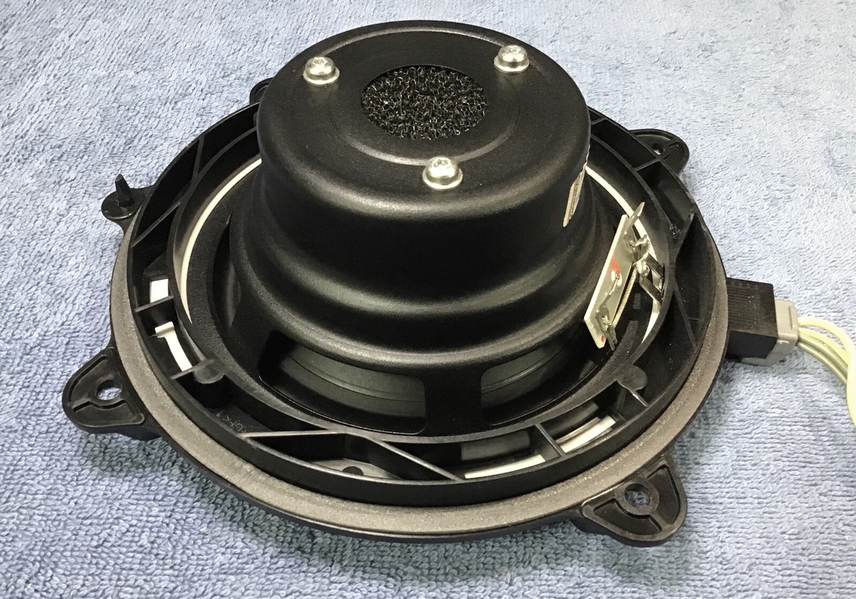 Volvo OEM Dynaudio High Performance Premium Rear Speaker fits C70 