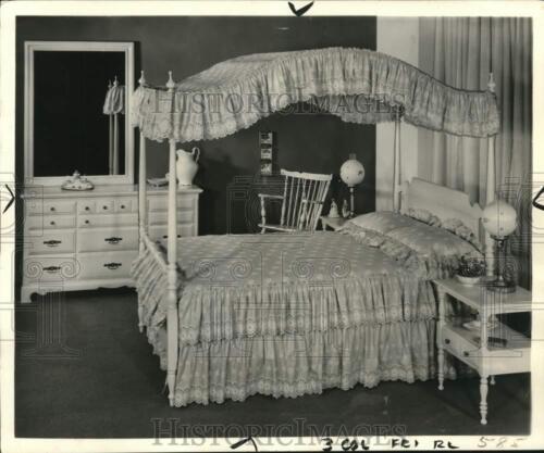 1960 Press Photo Four-poster canopy bed from Early American Reproductions