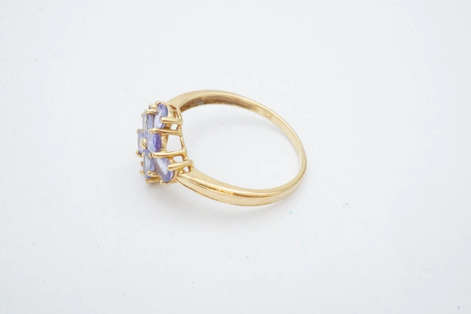 Anillo de oro amarillo de 10k talla 8,25 Foto 3 de 4