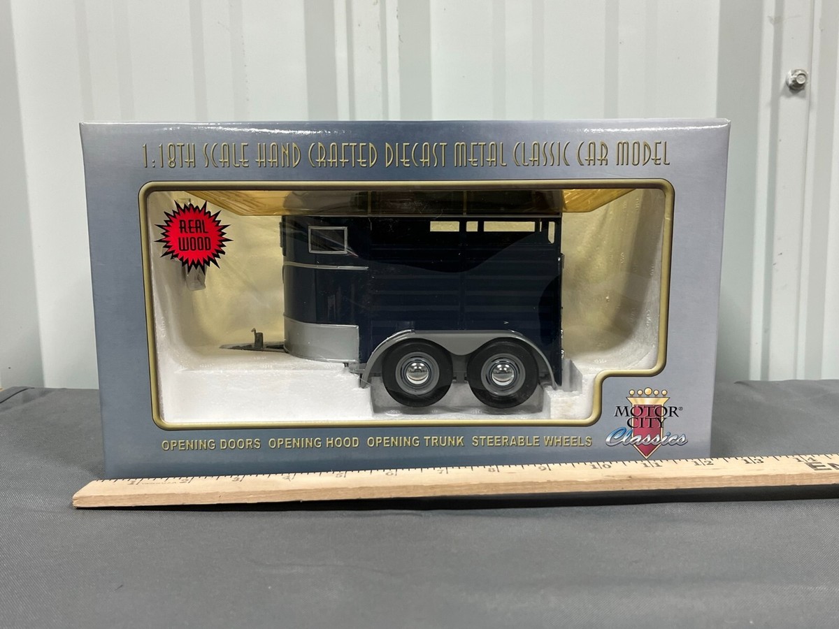 Revell 1:18 DIE-CAST MODEL コンバーチブル アメリカ Motor City Classic 1:18 Horse Trailer Diecast & Real Wood