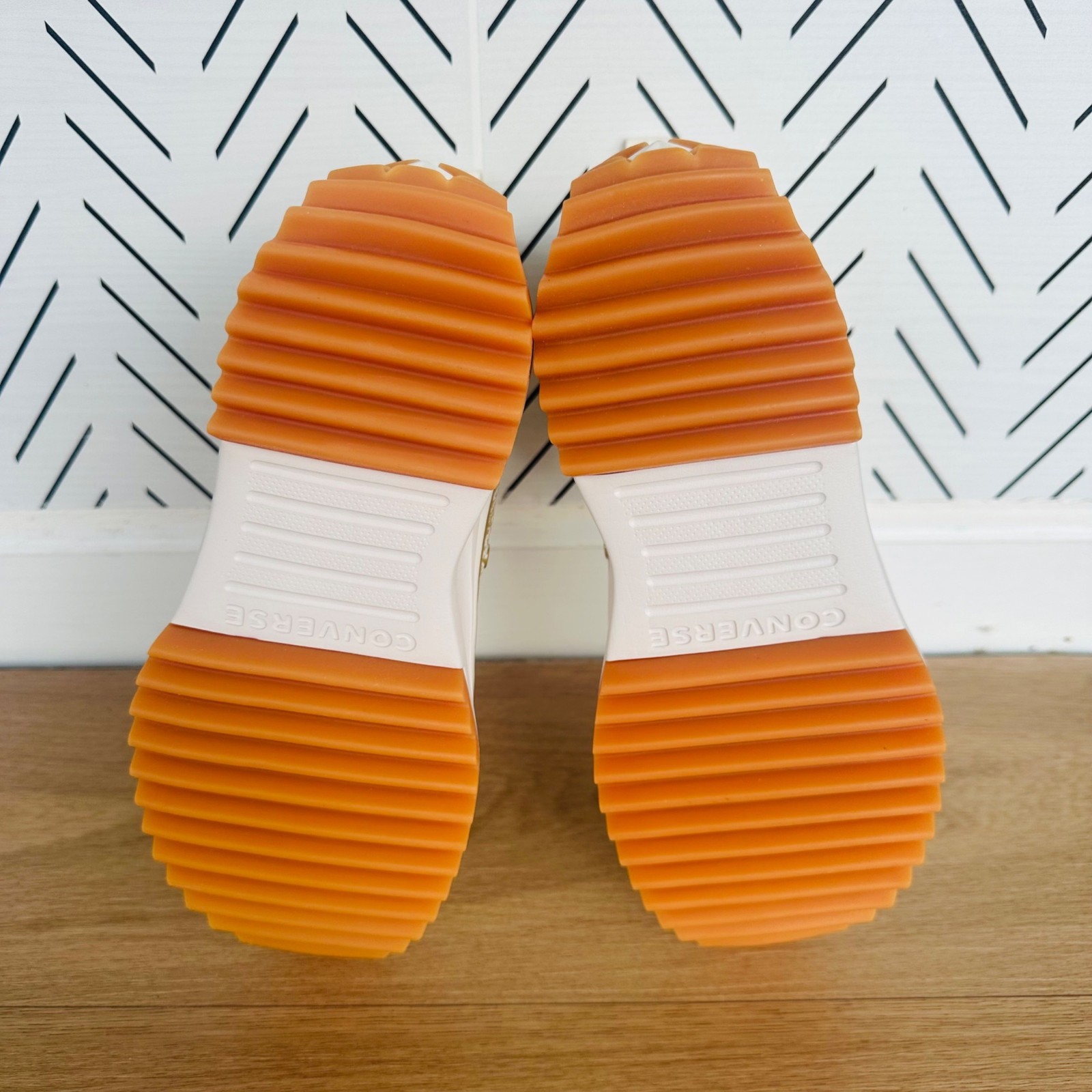 ⭐Converse Run Star Hike Hi Men Shoes Sz 6 Gold Embroidered Stars Sneaker A12900C thumbnail 5