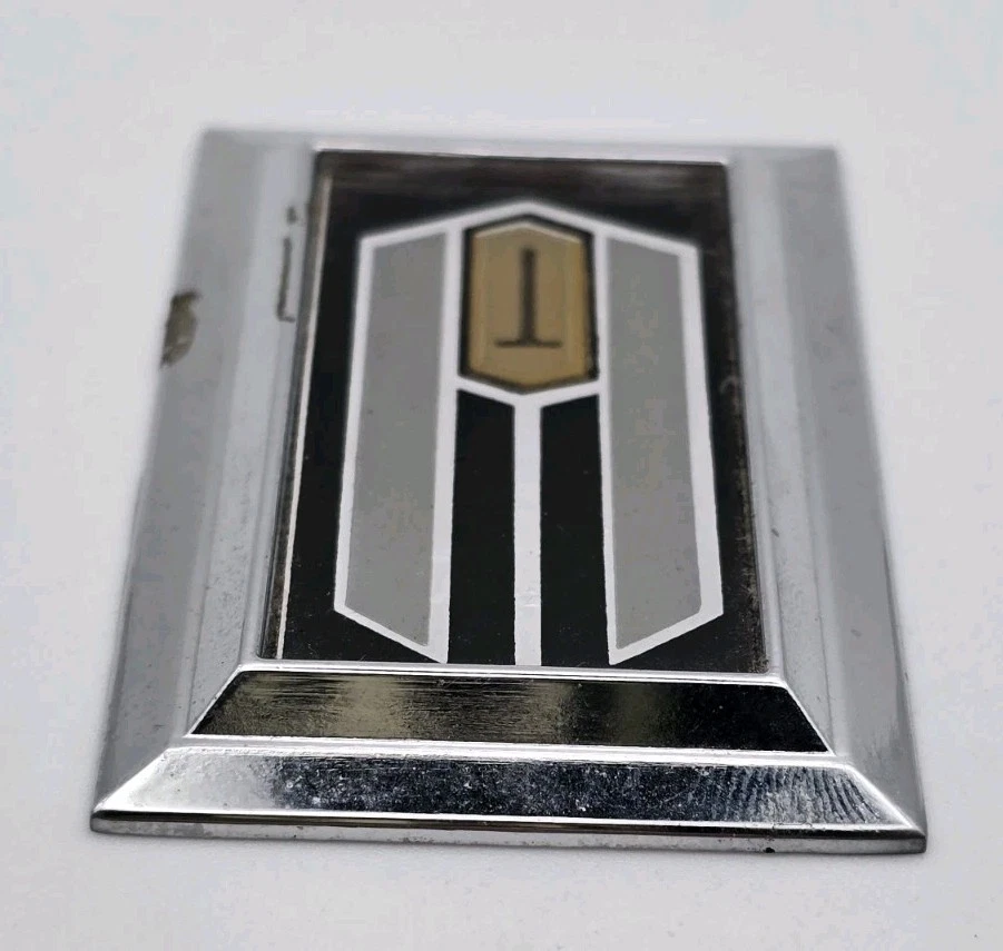 Oldsmobile 66 88 98 1975 insignia Toronado emblema vintage OEM Foto 3 de 4