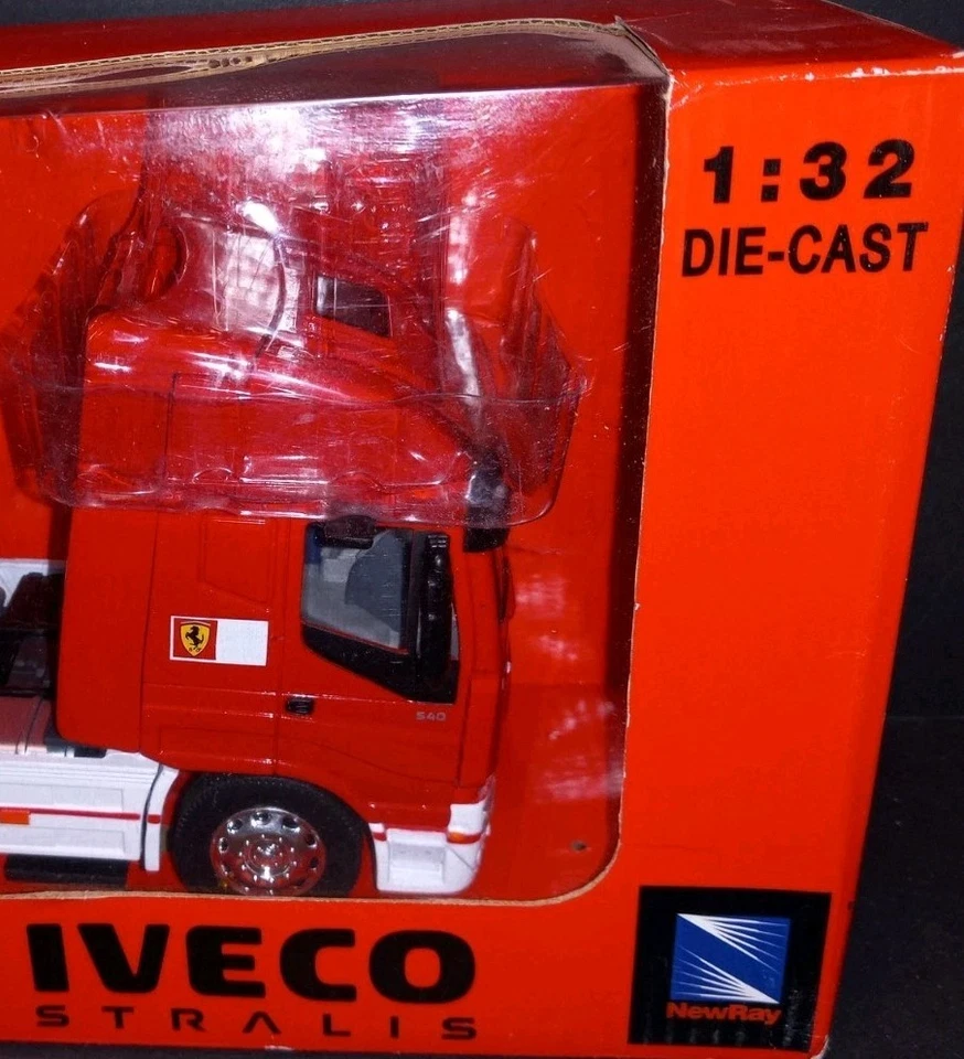 Nuevo en caja enorme camión Scuderia Ferrari F1 Team Transporter Iveco 2014 de 24" de largo 1/32 Foto 3 de 4
