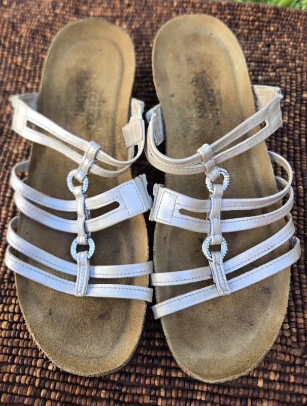 NAOT Betty  STRAPPY LEATHER METALLIC SANDALS Champagne EU 38 size 7