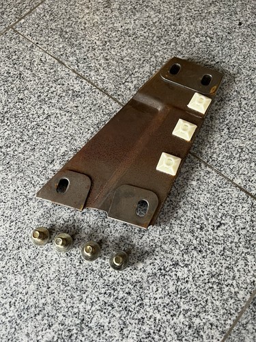 VW Golf 3 III - Mittlere Stütze - Armaturenbrett mit Schrauben 1H1858315A