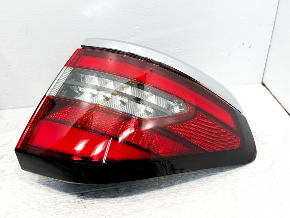 Conjunto de lámpara LED de luz trasera lateral derecha para pasajero Nissan Armada 2021-2024 OEM Foto 4 de 4