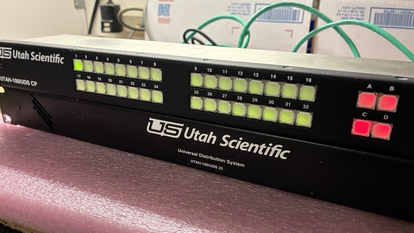 Utah Scientific Video Router UTAH-100/UDS 32 with Control panel, UDS-100/UDS CP