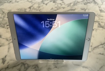 Apple iPad Air (3rd Generation) 64GB, Wi-Fi, 10.5in - Silver for