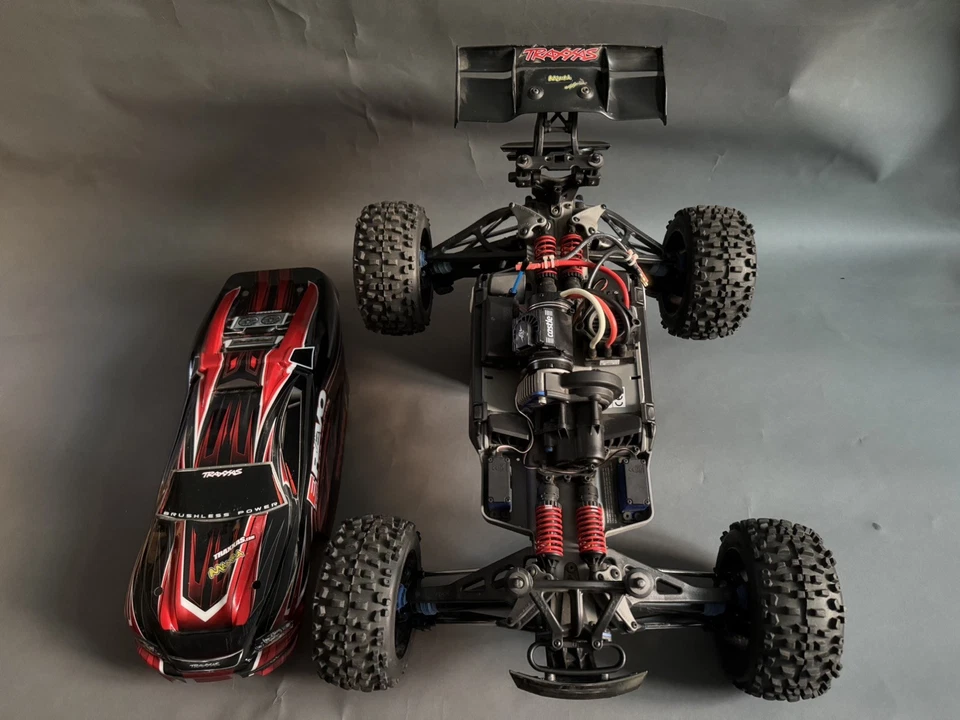 Traxxas E-Revo brushless 1:8 - 2,4 GHz Fernsteuerung - inkl. Zubehör & OVP - Bild 2 von 4
