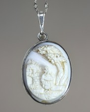 Vintage Sterling Silver Carved Shell Cameo Pendant Necklace Scenic Girl Tree 925