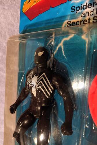 1984 NEW MARVEL SPIDER-MAN SHIELD BLACK COSTUME SECRET WARS UNPUNCHED MATTEL - Picture 13 of 24