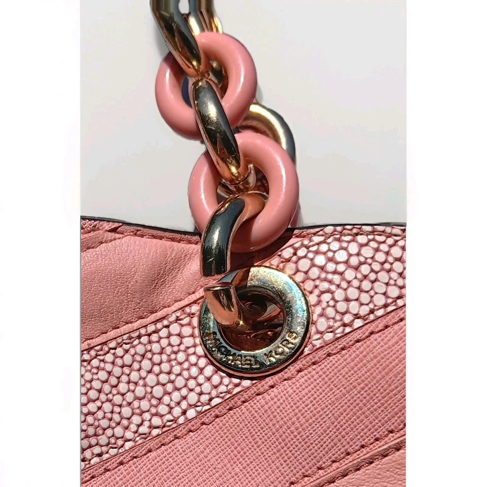 Cartera Michael Kors Rosa Cynthia North South Cierre a Presión  Foto 2 de 4