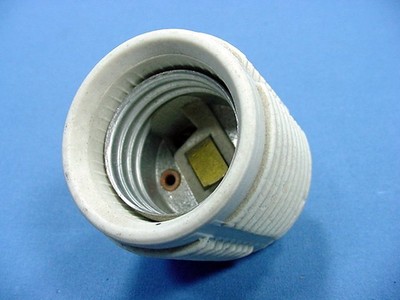 Leviton Medium Base Threaded Porcelain Lamp Holder Light Socket 660W 20080-198
