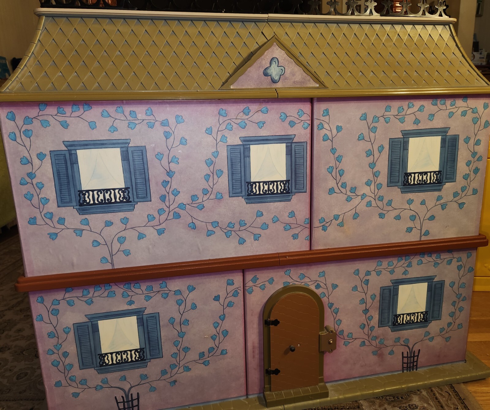 VTG Eden Madeline Old House in Paris Doll House with Dolls, furniture