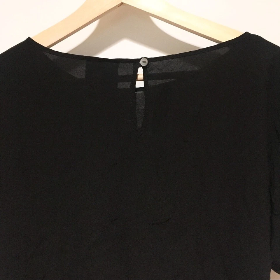 Camiseta C&C California Gris y Negro Seda Bolsillo Pequeña Foto 4 de 4