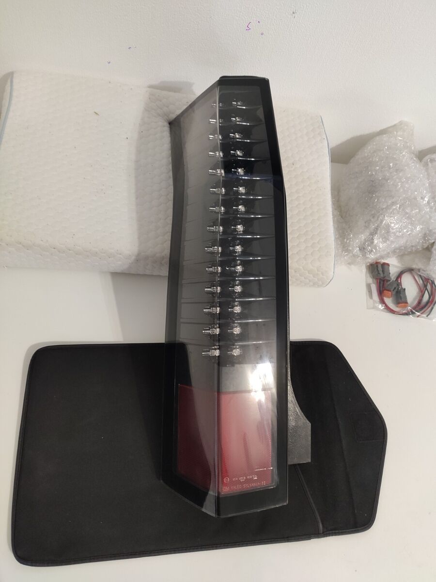 2004-2009 Cadillac SRX Euro Clear Taillight Left Driver Side 2004-2009 Cadillac SRX Euro Clear Taillight Left Driver Side