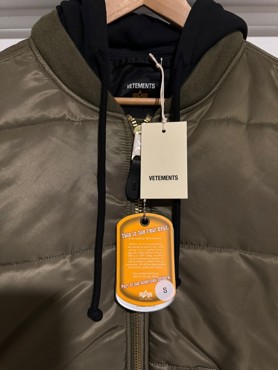 SS18 VETEMENTS x ALPHA INDUSTRIES OVERSIZED EMOJI BOMBER VEST W