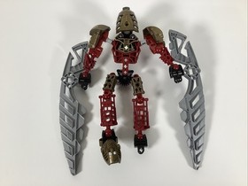 LEGO BIONICLE: Toa Lhikan 8811 With Fire Swords (No Kikanalo) - MISSING 1 FOOT -
