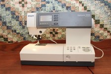 PFAFF Tiptronic 2030 Sewing Machine w/ Pedal  Accessories - Serviced