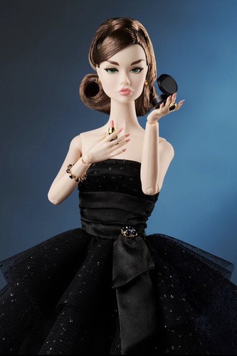 Integrity Toys Poppy Parker When in Paris Mini Gift set Dressed Doll NRFB - Picture 3 of 7