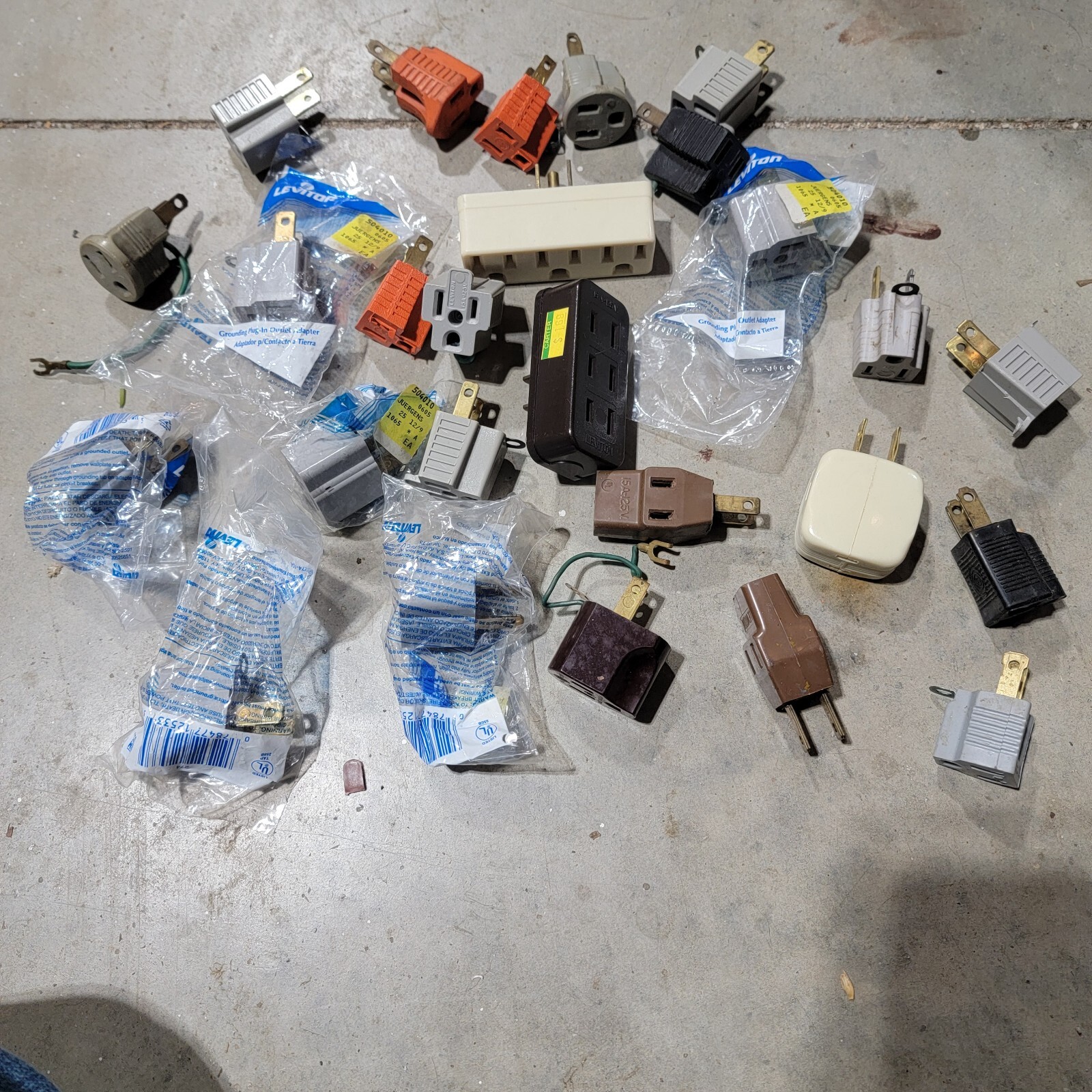 Lot Of Outlet Grounding Adapter Plugs eBay