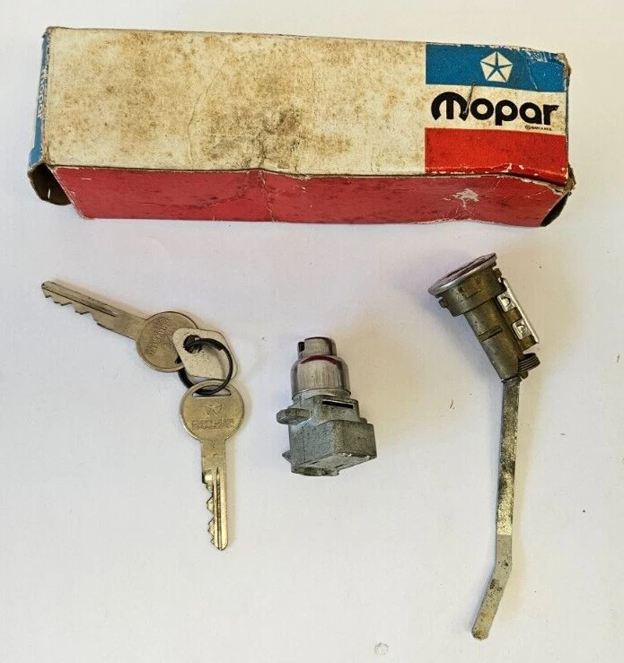 Dodge Coronet 1967 cubierta tapa y equipamiento de bloqueo de guantera 2802428 nuevo en stock Foto 3 de 4