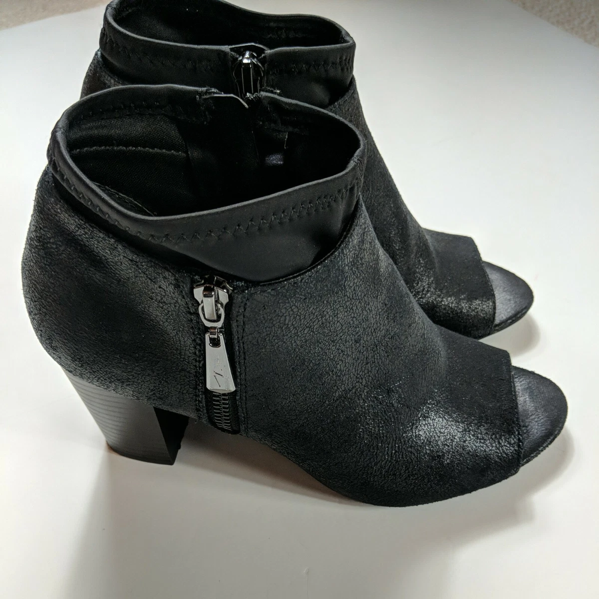 Vera wang top peep toe booties