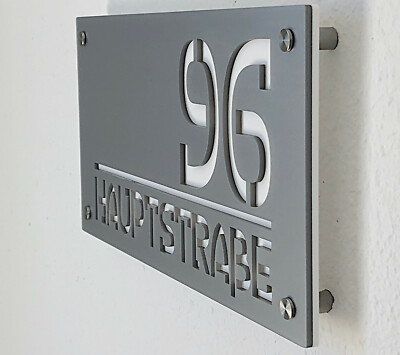 Hausnummer Türschild mit Namen Straße Namensschild Acryl 3D Gravur silber / weiß