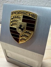 Original Porsche Briefbeschwerer / Präsentationsblock mit Wappen Aluminium