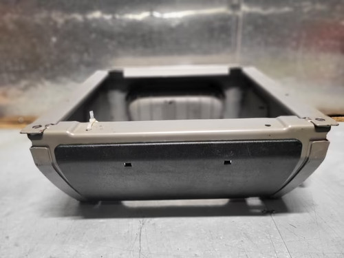 VW T4 Sitzkonsole vorne links oder rechts 701881669F