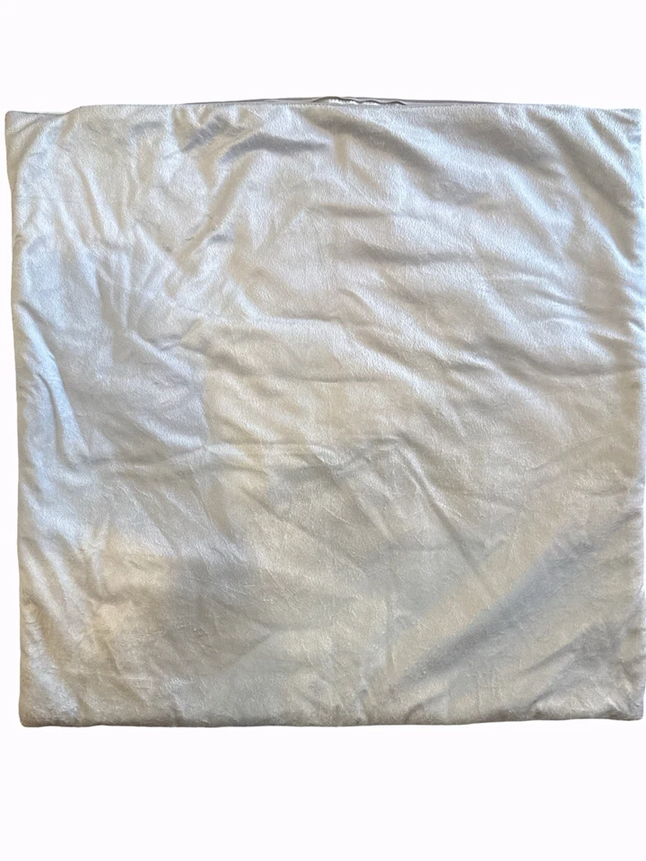 Decorative Gray Faux Fur, 20x20” Pillow Cover Unbranded NEW See Description**  - Image 3 of 3