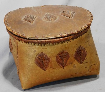 Antique Native American Ojibwe Birch bark mukuk box c1860 quillwork silk lidded