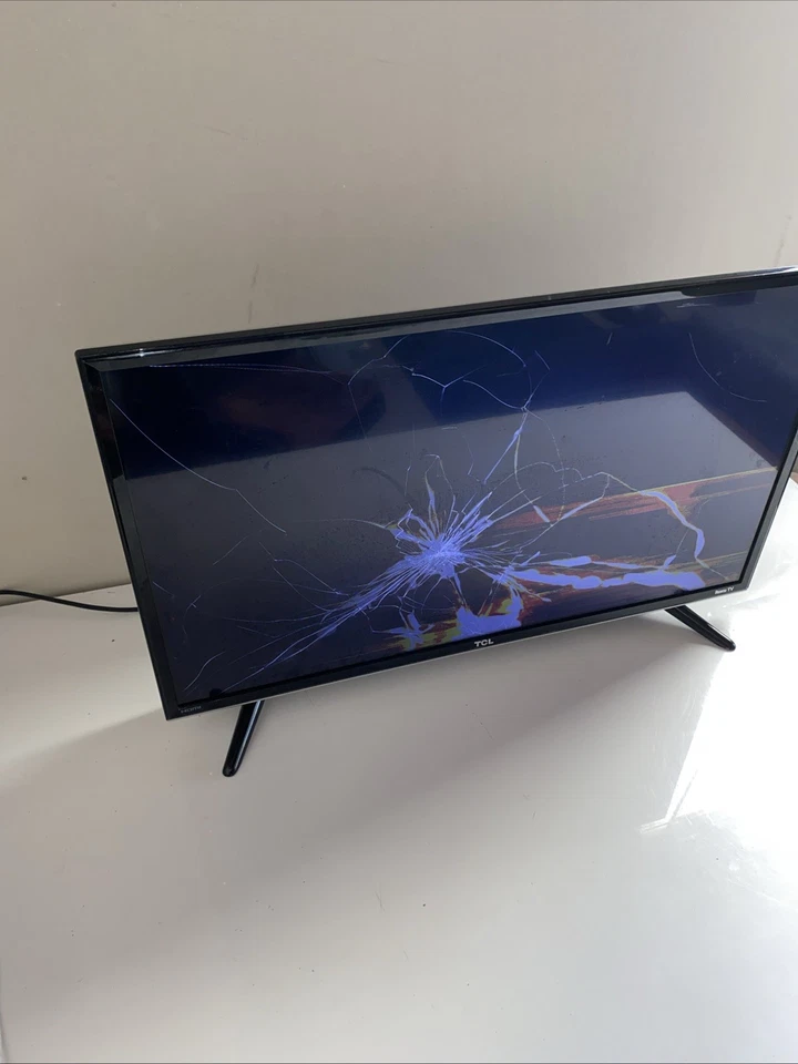 TCL 32inch 32S3800 Roku Smart TV - BROKEN SCREEN - Image 2 of 4