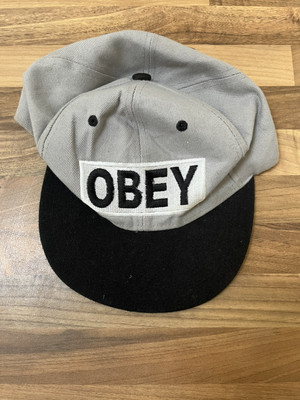 PRE-LOVED OBEY BASEBALL CAP VERSTELLBAR ONE SIZE DRUCKKNOPFLASCHE GRAU & SCHWARZ