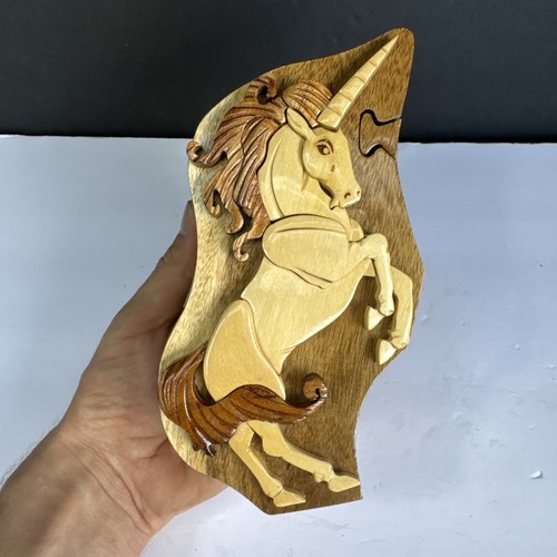 Caja rompecabezas de madera tallada a mano unicornio joyería baratija almacenamiento secreto terciopelo rojo - Imagen 4 de 13