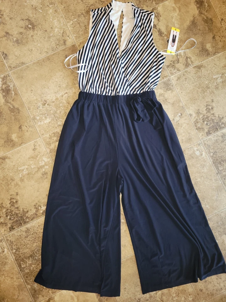 Mameluco de una pieza Sandra Darren para mujer sin mangas azul marino marfil rayas pequeño S Foto 2 de 3