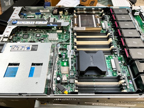 HP ProLiant DL360p G8 Gen8 | 1x Xeon E5-2620 v2 @2.10GHz 8GB P420i RAID 2xPSU - Picture 3 of 5