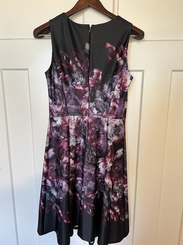 Vestido para mujer DKNY floral cuello en V sin mangas ajustado y acampanado nuevo con etiquetas talla 6 - Imagen 5 de 8