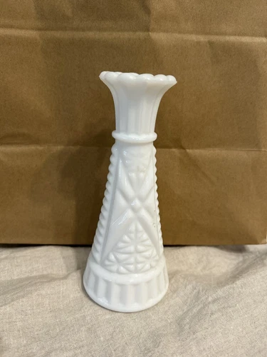 VINTAGE ANCHOR HOCKING STARS AND BARS MILK GLASS BUD VASE MIDCENTURY DECOR