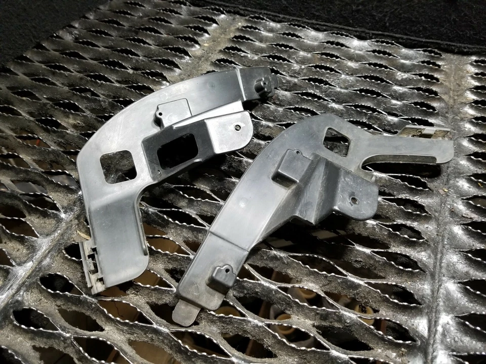 09 10 11 12 VW GOLF GTI GUIA DE RETENÇÃO DE PARA-CHOQUE INFERIOR TRASEIRO PAR ESQUERDO E DIREITO FABRICANTE DE EQUIPAMENTO ORIGINAL - Imagem 2 de 4