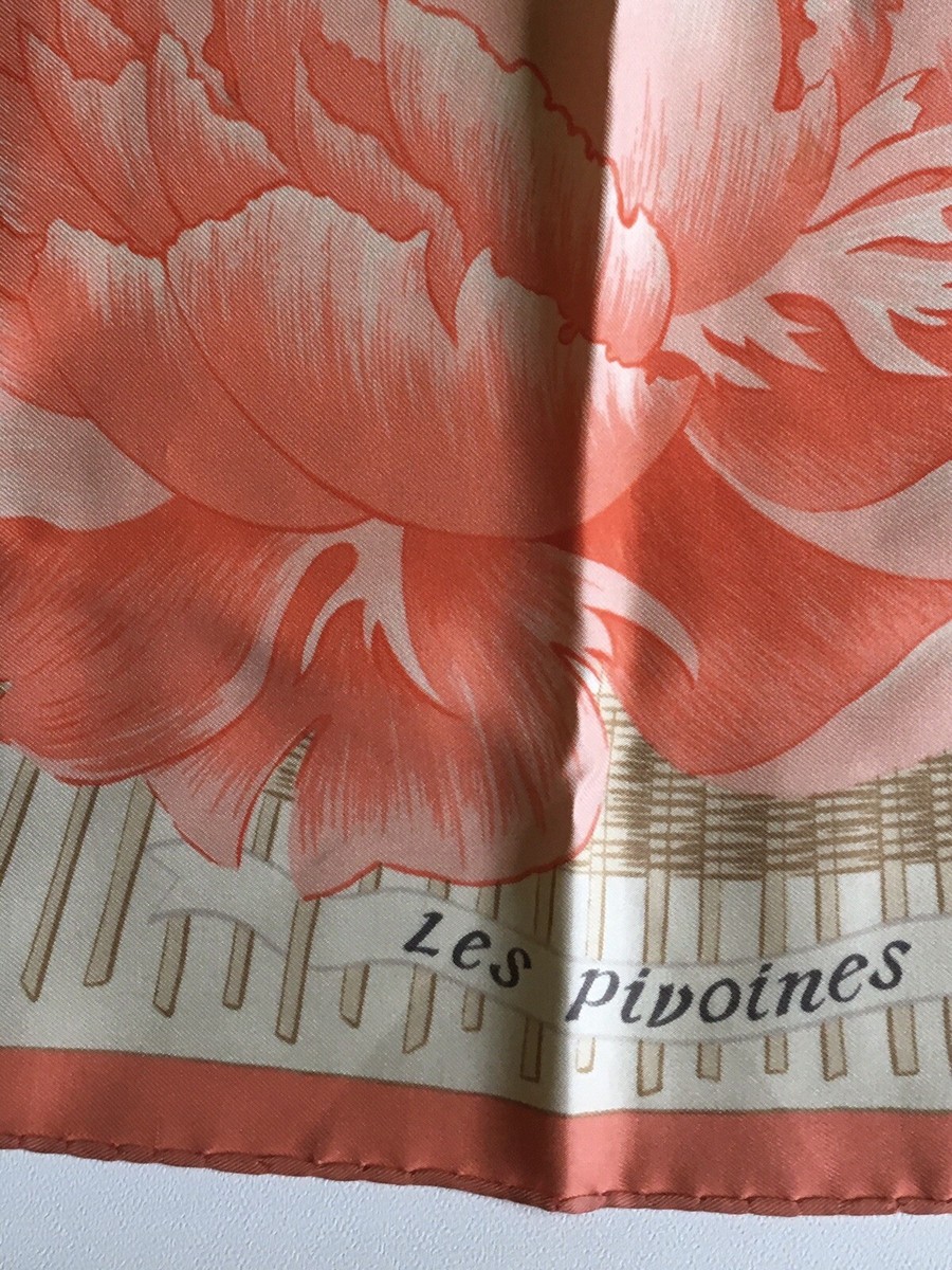 HERMES シルクスカーフ LES PIVOINES 芍薬 aq11788 HERMES シルクスカーフ LES PIVOINES 芍薬 aq11788
