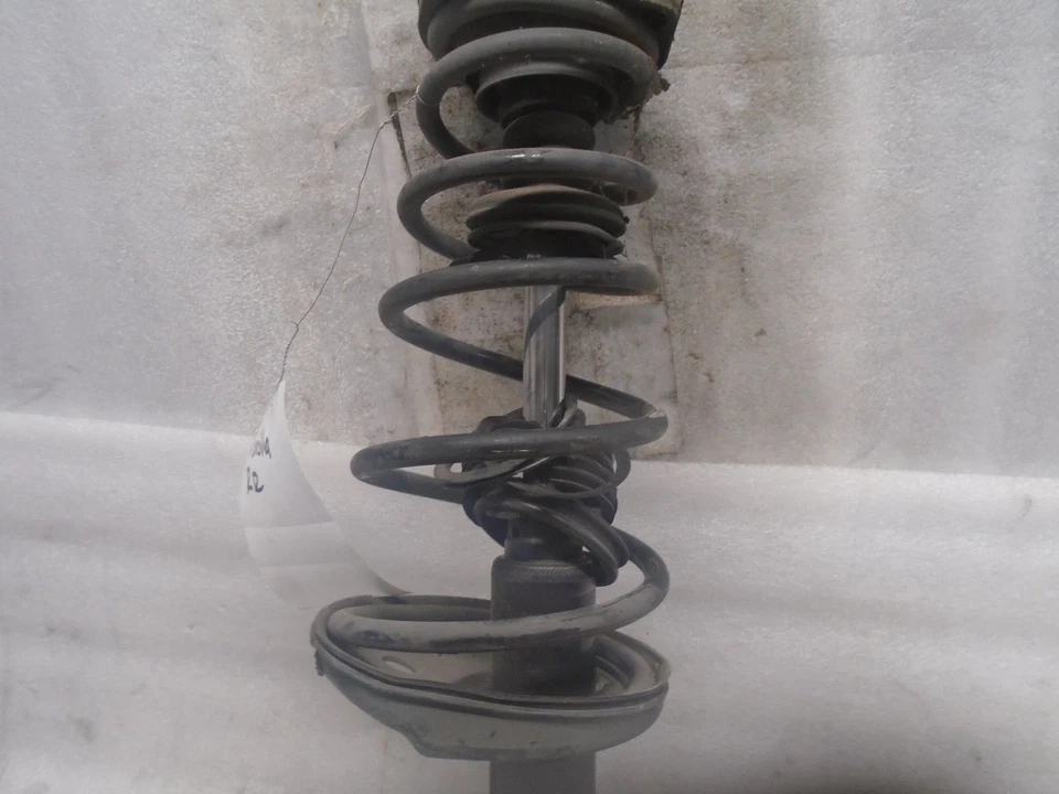 1998-2002 Toyota Corolla Rear Right Passenger Strut Shock Absorber OEM VP802268 - Image 3 of 4