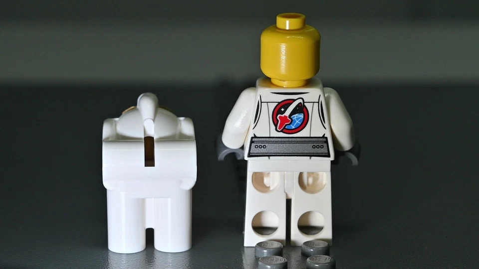 LEGO City Utility Shuttle Astronaut Minifigure - Image 2 of 4