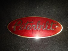 Ancien insigne emblème camion Peterbilt Motors Company rouge émail silencieux