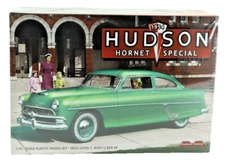 1954 Hudson Hornet Special 1:25 scale Plastic Model Kit Green