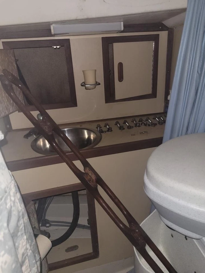 1984 Cal 31 Sailboat 31' w/ Title - Image 4 of 4