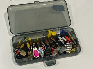 Mepps Daiwa Smith and Other Lot of 17 Inline Spinners 2 Spoons With Box
