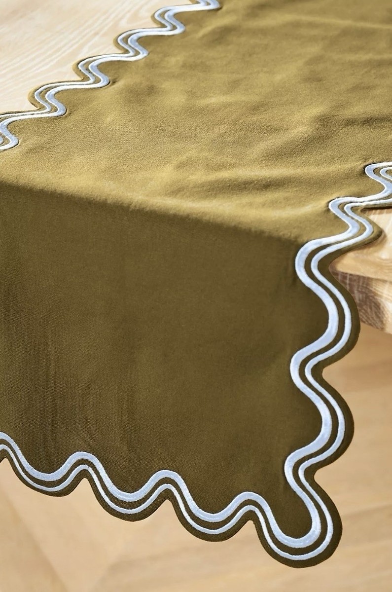 table runner 「華満開」　帯リメイク　正絹 NEW Anthropologie Madeline Embroidered Table Runner, Olive, 16x90