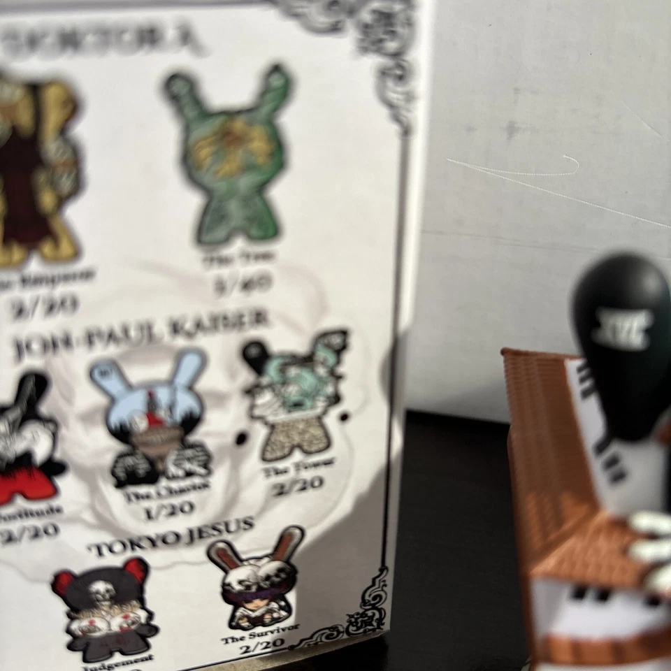 Виниловая фигурка Kidrobot Arcane Divination The Lost Cards The Tower Dunny новая - Изображение 3 из 4