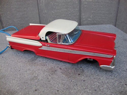 Vintage 1960s Cragstan Battery Operated Ford Fairlane 500 With Retractable Roof - Picture 3 of 13